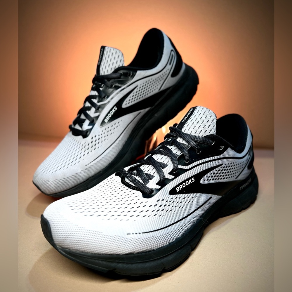 Brooks Trace 2 Athletic Running Shoe Sneakers Grey Black Men’s Size 11 Wide(2E)